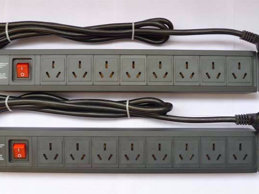 機柜專用PDU與插座的區(qū)別是什么？又如何選擇？