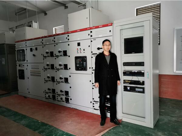 配電系統(tǒng)智能運(yùn)維專家在施工現(xiàn)場(chǎng)